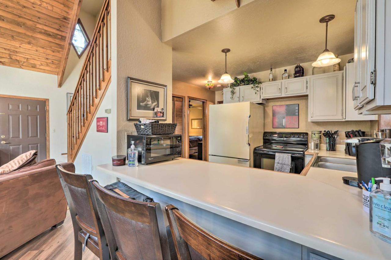 Munds Park Cabin With Fire Pit And Wraparound Porch! Εξωτερικό φωτογραφία
