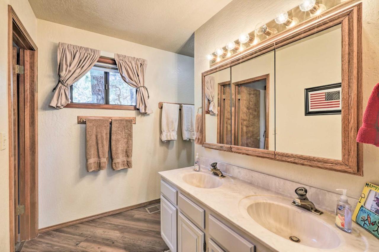 Munds Park Cabin With Fire Pit And Wraparound Porch! Εξωτερικό φωτογραφία